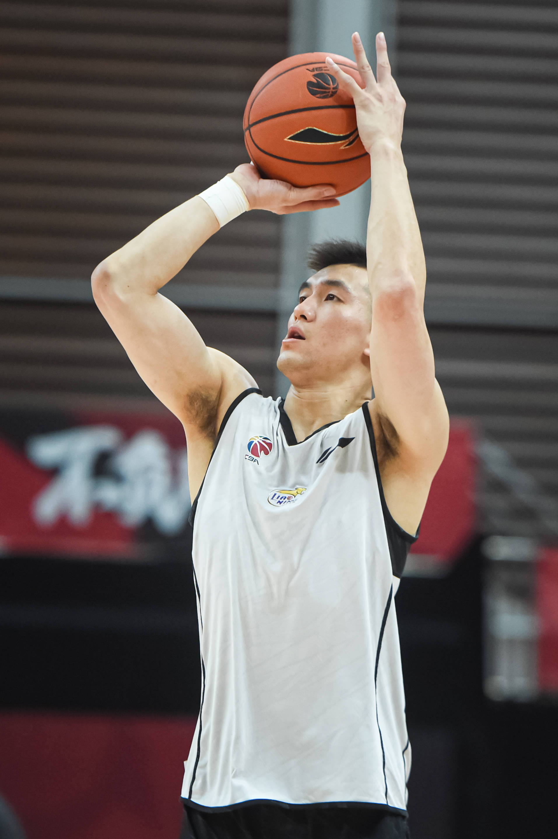 福建新秀再度惊艳全场（福建新星再次震撼全场）