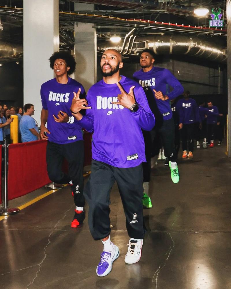 霍安：没人预料到梅西会回来，我希望他能来并和他一起踢球（霍安称梅西回归出乎意料，盼其到来与他并肩作战）