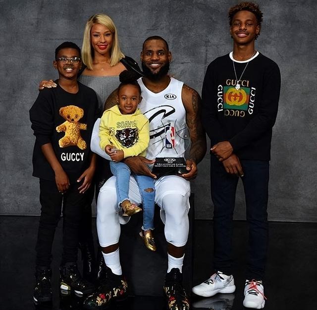 时隔1043天！吴曦首次回应“躲球”：过去就过去了！（时隔1043天，吴曦首度回应“躲球”：让它翻篇）