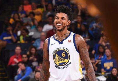 上任后首次露面，国足新帅邵佳一现场观战中国U22vs越南U22（履新首秀！国足新帅邵佳一现场考察中国U22对阵越南U22）