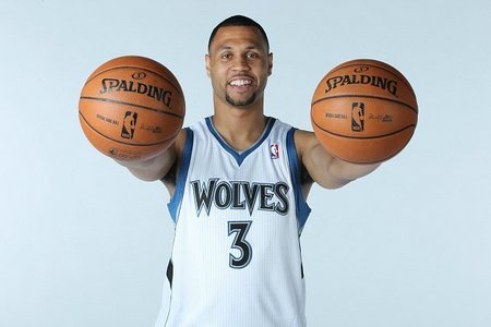 率重庆铜梁龙冲超，张外龙有望带领第5支球队征战中超（张外龙率重庆铜梁龙冲超，有望执教第5支中超球队）